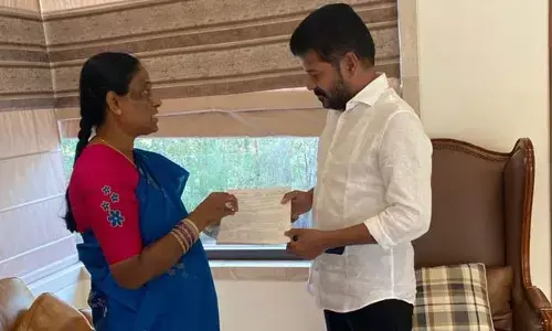 మేడారం జాతర అభివృద్ధి పనులపై సీఎం‌ను కలిసిన మంత్రి కొండా సురేఖ