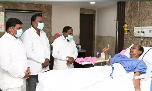 మాజీ సీఎం కేసీఆర్ ను పరామర్శించిన ఎమ్మెల్యేలు