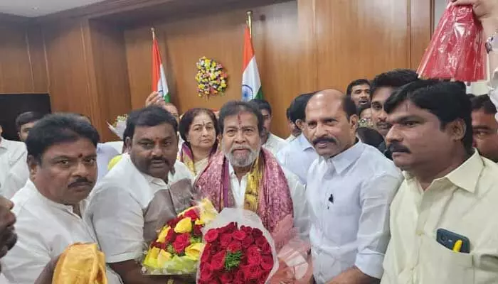 ఆరోగ్యశాఖ మంత్రిగా బాధ్యతలు స్వీకరించిన దామోదర్... ఆరోగ్యశాఖ మంత్రిగా బాధ్యతలు స్వీకరించిన దామోదర్...