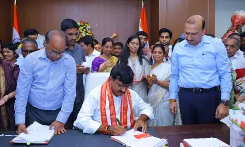 పదవీ బాధ్యతలు స్వీకరించిన పొంగులేటి శ్రీనివాసరెడ్డి