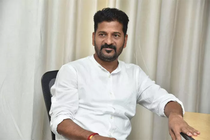 రేవంత్ రెడ్డి చేసిన పనికి దటీజ్ సీఎం అంటున్న నెటిజన్లు.. ఏం చేశారంటే? రేవంత్ రెడ్డి చేసిన పనికి దటీజ్ సీఎం అంటున్న నెటిజన్లు.. ఏం చేశారంటే?