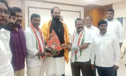 బీఆర్ఎస్ ను వీడి కాంగ్రెస్ లో చేరిన ఇద్దరు కౌన్సిలర్లు..
