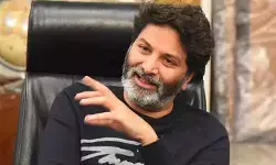 త్రివిక్రమ్ చెయ్యి పడితే చాలు.. చిన్న సహాయంతో మూవీ పెద్ద హిట్ త్రివిక్రమ్ చెయ్యి పడితే చాలు.. చిన్న సహాయంతో మూవీ పెద్ద హిట్