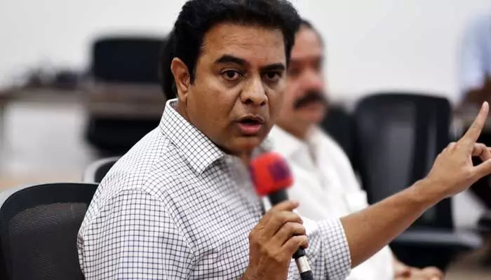 ఇంకా అధికార మత్తులోనే! KTR వ్యవహారశైలిపై సొంత పార్టీ నేతల అసహనం ఇంకా అధికార మత్తులోనే! KTR వ్యవహారశైలిపై సొంత పార్టీ నేతల అసహనం