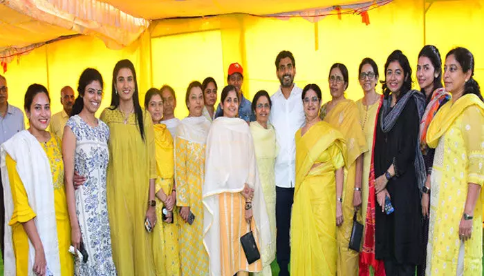 నేటితో లోకేశ్ యువగళం పాదయాత్ర ముగింపు .. అడుగులో అడుగేసిన కుటుంబం నేటితో లోకేశ్ యువగళం పాదయాత్ర ముగింపు .. అడుగులో అడుగేసిన కుటుంబం