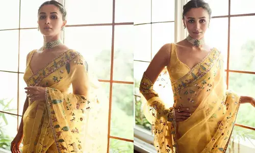 ఫ్రెండ్ పెళ్లిలో తళుక్కుమన్న అలియా భట్.. ఆమె కట్టుకున్న ఎల్లో చీర ఖరీదెంతో తెలుసా !