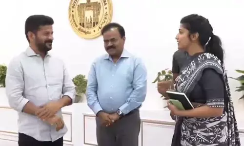 సీఎం రేవంత్ రెడ్డిని కలిసిన HMDA అధికారులు