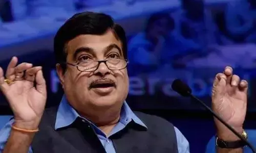 డ్రైవర్‌లెస్ కార్లకు భారత్‌లో అనుమతిలేదు: నితిన్ గడ్కరీ