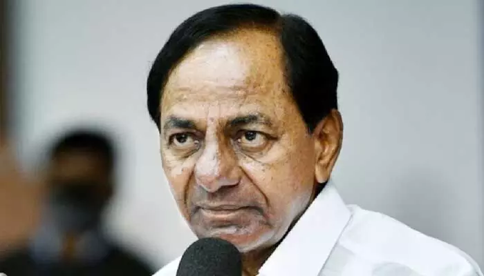 కేసీఆర్కు బిగుస్తున్న ఉచ్చు.. రివ్యూలో చేతులెత్తేసి కుండబద్దలు కొట్టిన అధికారులు! కేసీఆర్కు బిగుస్తున్న ఉచ్చు.. రివ్యూలో చేతులెత్తేసి కుండబద్దలు కొట్టిన అధికారులు!