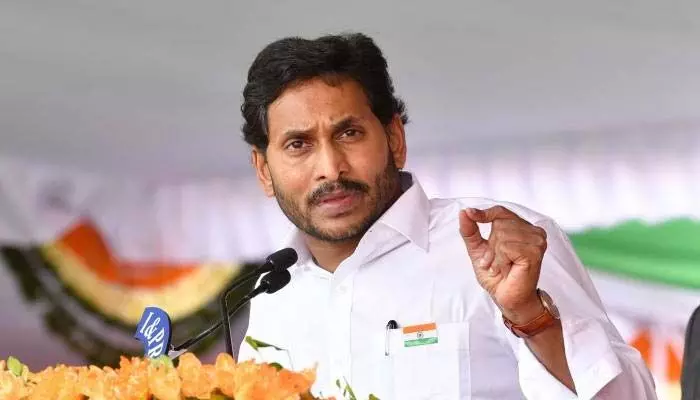 ఆ విషయంలో వెనక్కి తగ్గని జగన్.. వైసీపీ శ్రేణుల్లో తీవ్ర అలజడి ఆ విషయంలో వెనక్కి తగ్గని జగన్.. వైసీపీ శ్రేణుల్లో తీవ్ర అలజడి