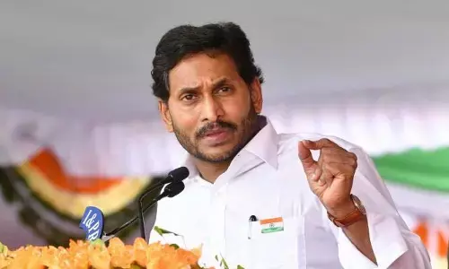 ఆ విషయంలో  వెనక్కి తగ్గని జగన్​.. వైసీపీ శ్రేణుల్లో తీవ్ర అలజడి