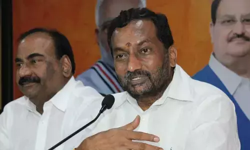 కేటీఆర్‌కు సినిమా వాళ్లతో చాలా పనులుంటాయ్: రఘునందన్ రావు కీలక వ్యాఖ్యలు