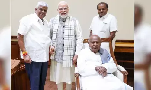 ప్రధాని మోడీతో మాజీ ప్రధాని భేటీ