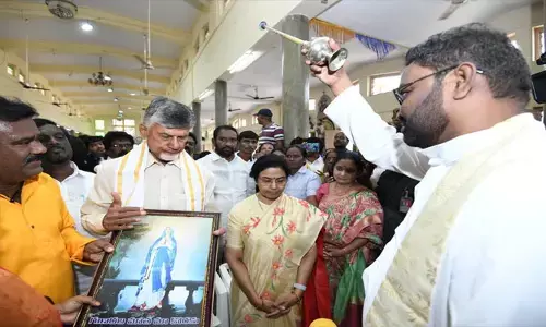 గుణదల మేరీమాత సన్నిధిలో చంద్రబాబు