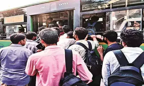డబ్బులు పెట్టి నిల్చోవాలా? రేవంత్ రెడ్డి గారు? (వీడియో)