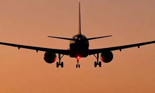 Flight Emergency Landing : విమానంలో సాంకేతిక సమస్య... శంషాబాద్ ఎయిర్పోర్ట్ లో ఎమర్జెన్సీ ల్యాండింగ్