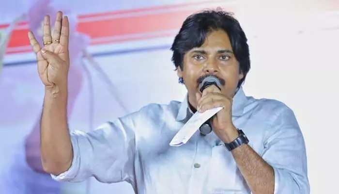 Janasena: దూకుడు పెంచిన పవన్... జిల్లాల పర్యటనకు శ్రీకారం Janasena: దూకుడు పెంచిన పవన్... జిల్లాల పర్యటనకు శ్రీకారం