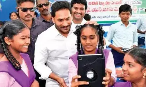 ట్యాబ్‌ల పేరుతో భారీ స్కామ్.. జగన్ సర్కార్‌పై కామ్రేడ్ల ఆగ్రహం