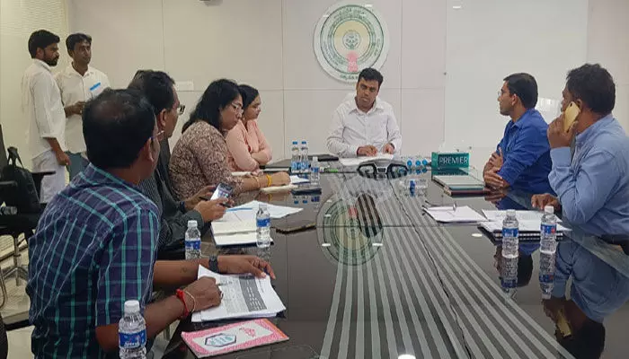 పేదలకు సంక్షేమ పథకాలు అందడంలో ఎక్కడా ఆలస్యం జరగకూడదు పేదలకు సంక్షేమ పథకాలు అందడంలో ఎక్కడా ఆలస్యం జరగకూడదు