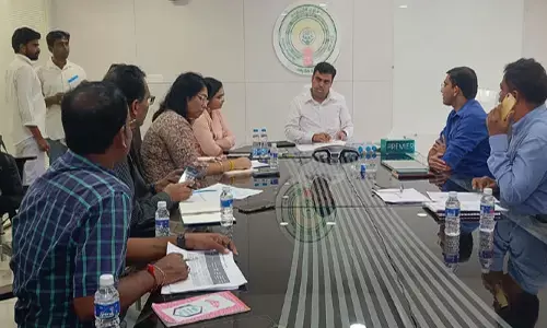 పేదలకు సంక్షేమ పథకాలు అందడంలో ఎక్కడా ఆలస్యం జరగకూడదు