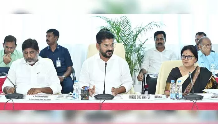 రేపటినుంచే దరఖాస్తుల స్వీకరణ.. తెలంగాణ ప్రజలకు సీఎం రేవంత్ కీలక హామీ రేపటినుంచే దరఖాస్తుల స్వీకరణ.. తెలంగాణ ప్రజలకు సీఎం రేవంత్ కీలక హామీ