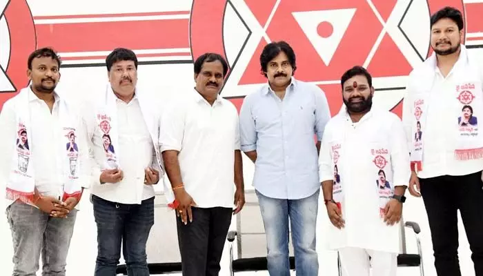 సొంత ఇంటికి వచ్చిన వంశీకృష్ణ.. పవన్ కల్యాణ్ హర్షం సొంత ఇంటికి వచ్చిన వంశీకృష్ణ.. పవన్ కల్యాణ్ హర్షం