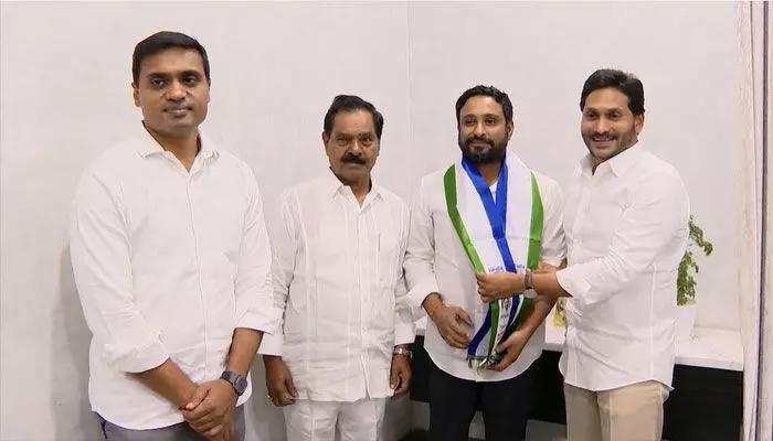వైసీపీ అభ్యర్థిగా ఎన్నికల బరిలోకి అంబటి రాయుడు ..ఎక్కడ నుంచి పోటీ అంటే? వైసీపీ అభ్యర్థిగా ఎన్నికల బరిలోకి అంబటి రాయుడు ..ఎక్కడ నుంచి పోటీ అంటే?