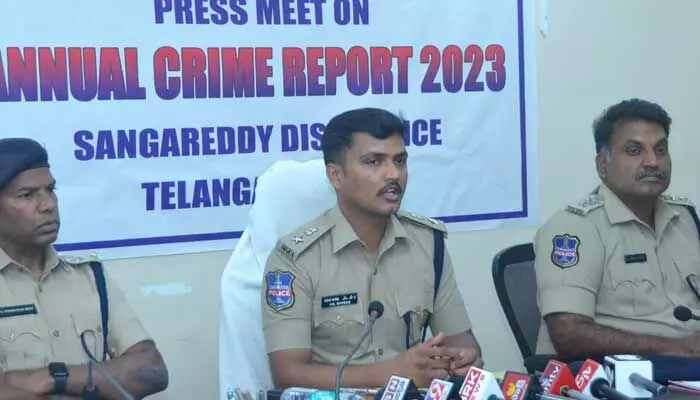 ప్రశాంత వాతావరణంలో నూతన సంవత్సర వేడుకలు నిర్వహించుకోవాలి ప్రశాంత వాతావరణంలో నూతన సంవత్సర వేడుకలు నిర్వహించుకోవాలి