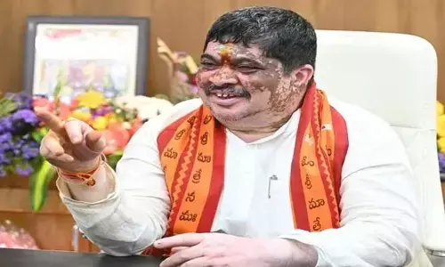 ‘ప్రజాపాలన’ దరఖాస్తుల స్వీకరణ.. పైరవీలపై మంత్రి పొన్నం కీలక ప్రకటన (వీడియో)