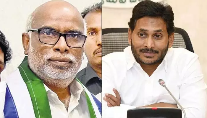 ఒక్కసారి జగన్ను కలిసే ఛాన్స్ ఇప్పించండి: డొక్కా మాణిక్య వరప్రసాద్ ఒక్కసారి జగన్ను కలిసే ఛాన్స్ ఇప్పించండి: డొక్కా మాణిక్య వరప్రసాద్