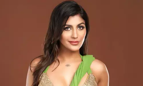 Yashika Aannand : నడుమందాలతో  కాక రేపుతోన్న సెగలు రేపుతున్న యషిక ఆనంద్..