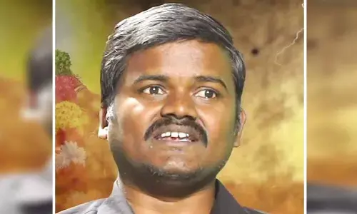 అదుపుతప్పి చెట్టును ఢీకొన్న బైరి నరేష్ వాహనం.. ఆ తర్వాత ఏం జరిగిందంటే..?