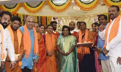 గవర్నర్‌కు అయోధ్య అక్షింతలు.. రాజ్ భవన్‌లో హోరెత్తిన ‘జై శ్రీరామ్’ నినాదాలు