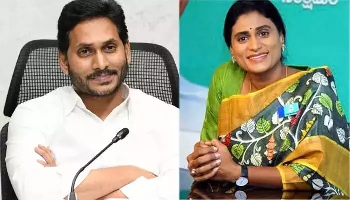 కాసేపట్లో సీఎం జగన్తో వైఎస్ షర్మిల భేటీ కాసేపట్లో సీఎం జగన్తో వైఎస్ షర్మిల భేటీ