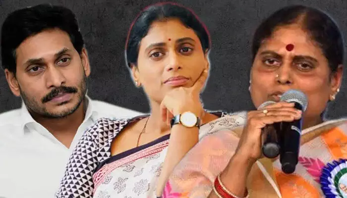 జగన్ను కలిసేందుకు షర్మిల వెంట వెళ్లని విజయమ్మ.. కారణం అదే..? జగన్ను కలిసేందుకు షర్మిల వెంట వెళ్లని విజయమ్మ.. కారణం అదే..?