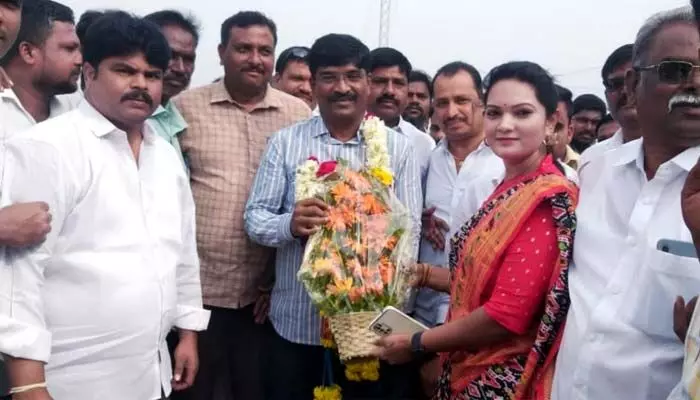 గతాన్ని పట్టించుకోను.. ఎంపీ తలారి రంగయ్య కీలక వ్యాఖ్యలు గతాన్ని పట్టించుకోను.. ఎంపీ తలారి రంగయ్య కీలక వ్యాఖ్యలు