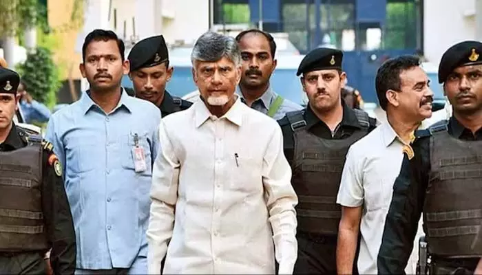 సీఎం జగన్కు చంద్రబాబు స్ట్రాంగ్ కౌంటర్ సీఎం జగన్కు చంద్రబాబు స్ట్రాంగ్ కౌంటర్