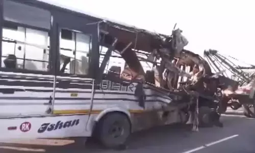 అసోంలో బస్సు ప్రమాదం: 12మంది స్పాట్ డెడ్