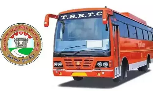 మహిళను దారుణంగా తిట్టిన ఆర్టీసీ డ్రైవర్..? (వీడియో)