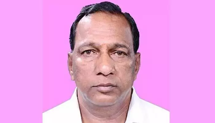 రోడ్డెక్కిన మాజీ మంత్రి మల్లారెడ్డి బాధితులు రోడ్డెక్కిన మాజీ మంత్రి మల్లారెడ్డి బాధితులు