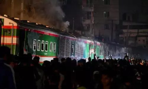 ప్యాసింజర్ రైలులో మంటలు: ఐదుగురు మృతి