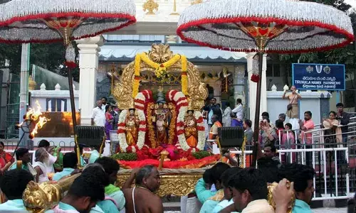 Tirumala: తిరుమల నంబికి శాస్త్రోక్తంగా మేల్‌చాట్‌ శేష వస్త్రం సమర్పణ