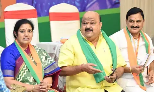 కీలక పరిణామం.. పురంధేశ్వరితో టీడీపీ నేత భేటీ