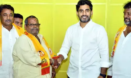 మంగళగిరిలో ఆపరేషన్ ఆకర్ష్..