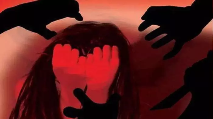 ఢిల్లీలో దారుణం: మైనర్ బాలికపై గ్యాంగ్ రేప్ ఢిల్లీలో దారుణం: మైనర్ బాలికపై గ్యాంగ్ రేప్