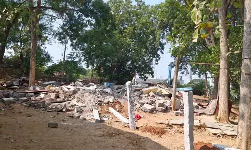 దిశ ఎఫెక్ట్ : ప్రభుత్వ స్థలాలకు హద్దులు ఏర్పాటు .. వరుస కథనాలతో అధికారుల్లో చలనం