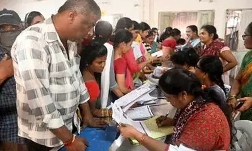 ప్రజాపాలనలో దరఖాస్తుల వెల్లువ.. ఉమ్మడి అదిలాబాద్ జిల్లాలో అత్యధికంగా ఇండ్ల కోసం అర్జీ