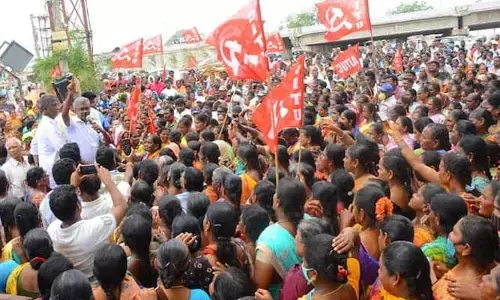 ఏపీ లో ఉద్రిక్తత.. తార స్థాయికి చేరుకున్న పారిశుద్ధ్య కార్మికుల సమ్మె