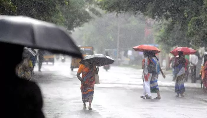 హైదరాబాద్‌లో భారీ వర్షం.. ఆ ప్రాంతాల వారికి వాతావరణ శాఖ హెచ్చరిక