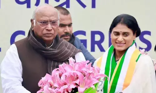 షర్మిల ఎంట్రీతో కాంగ్రెస్‌లో నూతన ఉత్సాహం: కేంద్ర మాజీ మంత్రి